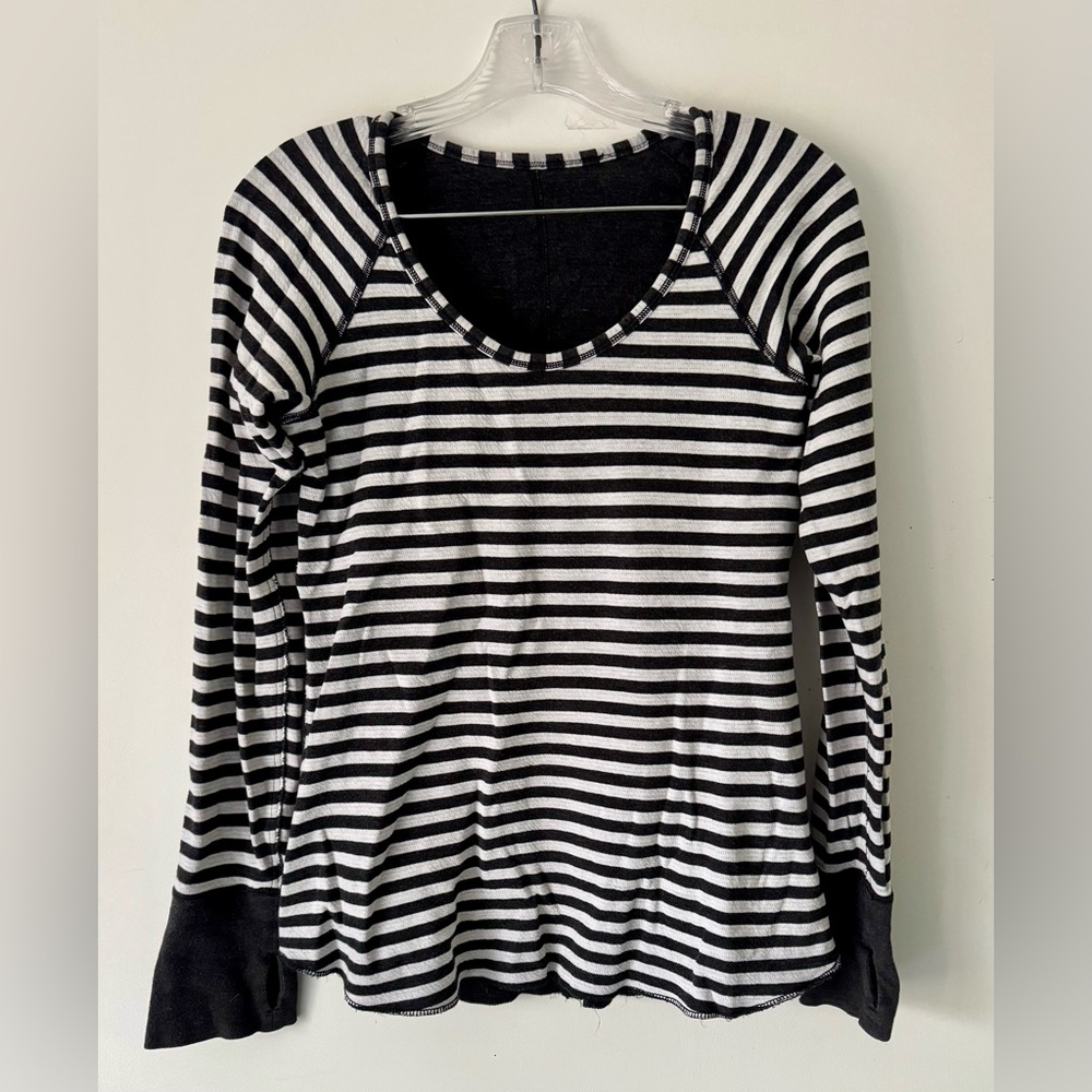 Lululemon athletica Black and White Fitted Reversible Long Sweatshirt Size 6